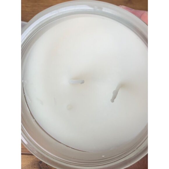 NEW Frosted Cranberry Soy Blend Scented Candle 18oz  Natural Ingredients With No - Picture 2 of 4